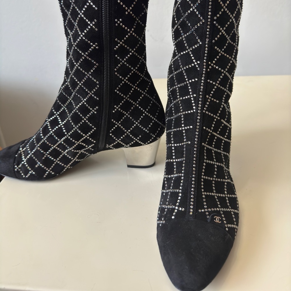 CHANEL 2019 Black Suede High Boots Size 37 - Picture 9 of 16